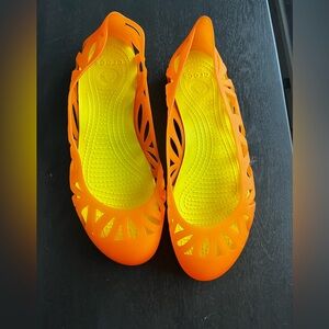 Crocs Women’s Adrina III Flat Shoes Size 9 Orange‎ Yellow Soles Comfortable